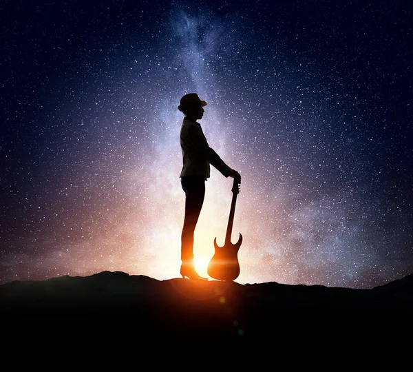 Onun yaşam tarzı müziktir. Karışık teknik