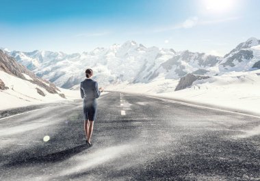 Uzun yolda ilk adım. Karışık teknik