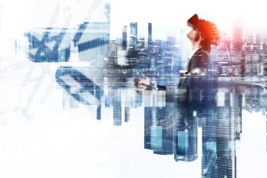 Sanal kask içinde adam. Karışık teknik