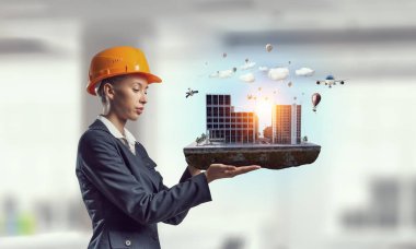 Kadın sunan inşaat modeli. Karışık teknik