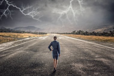 Uzun yolda ilk adım. Karışık teknik