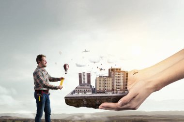 Yetişkin mühendis adam. Karma ortam. Karışık teknik