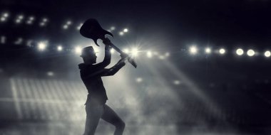 Zarif gitarist siluet. Karışık teknik