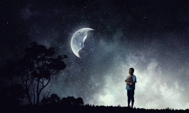 En iyi arkadaşı olan çocuk çocuk. Karışık teknik