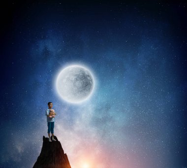 En iyi arkadaşı olan çocuk çocuk. Karışık teknik