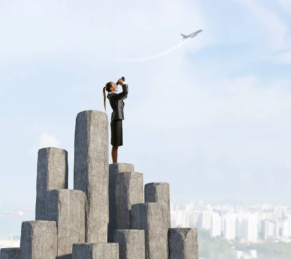 Erreichte sie die Spitze des Erfolgs. Gemischte Medien. Gemischte Medien — Stockfoto