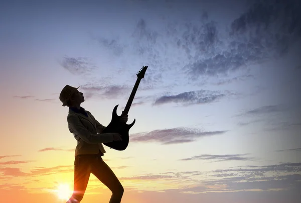 Musik är hennes livsstil. Mixed media — Stockfoto