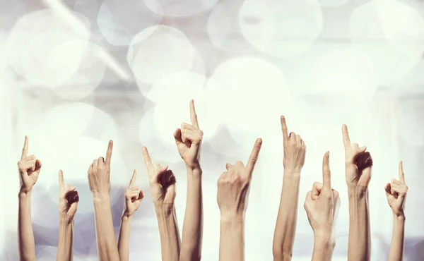 Grupp av människor upphov händer. Mixed media — Stockfoto