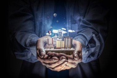 Onun yeni proje sunulması. Karışık teknik