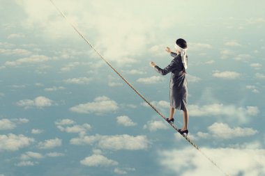 Blindfolded yürüyor. Karışık teknik