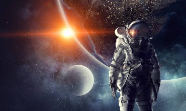 Astronot uzayda. Karma ortam. Karışık teknik