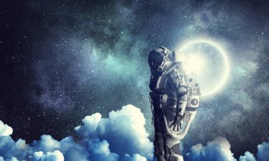 Astronot uzayda. Karma ortam. Karışık teknik