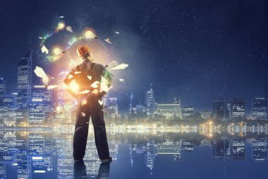 Oluşturucu adam ve ampulleri çevresinde. Karışık teknik