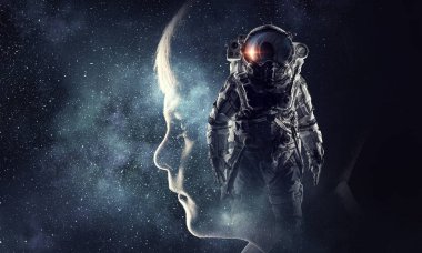 Astronot uzayda. Karma ortam. Karışık teknik