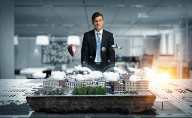 Onun yeni tasarım hazırlanıyor. Karışık teknik