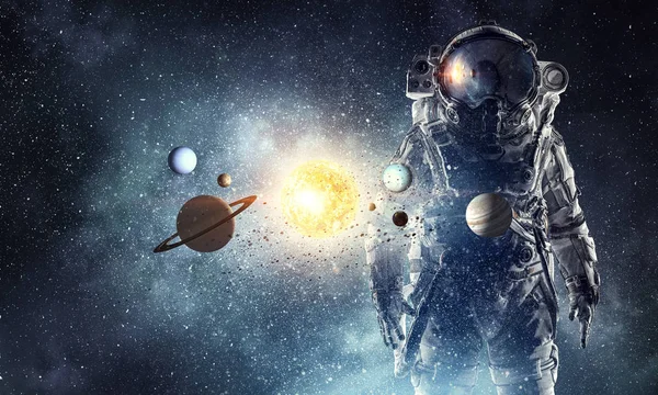 Αστροναύτης στο διάστημα. Μικτή τεχνική. Μικτή τεχνική — Φωτογραφία Αρχείου