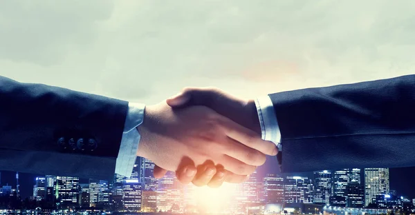 Business handshake jako symbol transakcji. Techniki mieszane — Zdjęcie stockowe