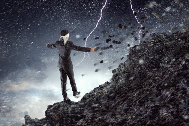 İşadamı sorun yüzleşmek zorunda. Karışık teknik