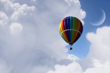 Aerostat bulutların üzerinde uçuyor. Karışık teknik