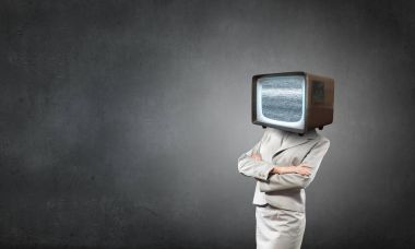 Televizyon bağımlılığı sorunu. Karma ortam. Karışık teknik