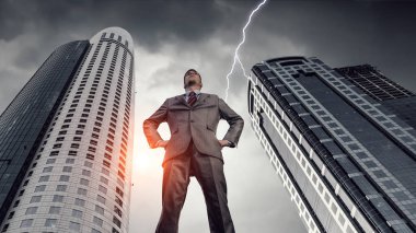 O büyük patron ve güç yok. Karışık teknik