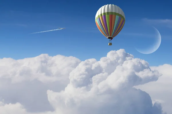 Aerostat leci ponad chmury — Zdjęcie stockowe