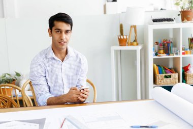 Genç adam mimar ofis