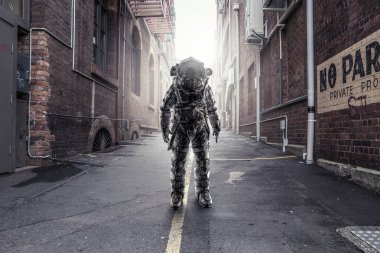 Şehirde indi astronot