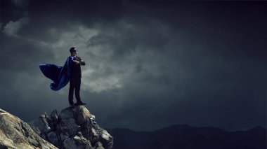 Süper becerileri ile çalışan