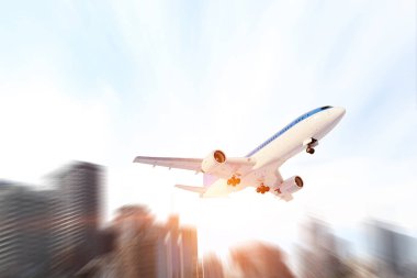 Uçak gün gökyüzünde. Karışık teknik