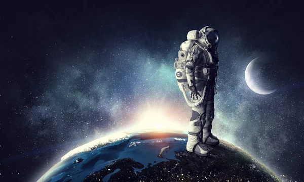 Astronauta en el espacio exterior. Medios mixtos —  Fotos de Stock