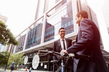 Bisikletli genç işadamları