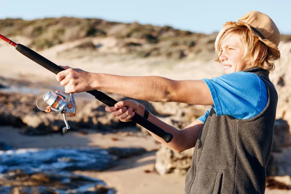 Teenage boy fishing at sea — Stock Photo, Image