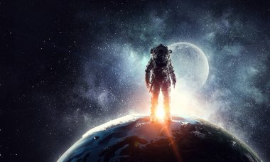 Astronot uzayda. Karışık teknik
