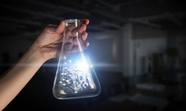 Küp şekil yenilik kavram olarak. Karışık teknik