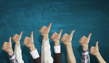 Ellerin jestleri gösterilen