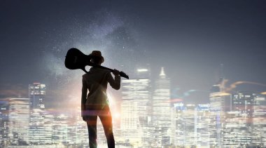 Onun yaşam tarzı müziktir