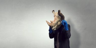 İş takım elbise giymiş gergedan