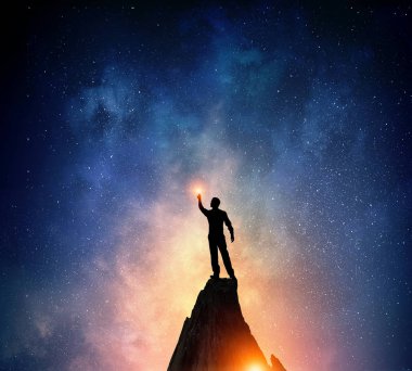 Yıldızlı gökyüzü karşı iş adamı. Karışık teknik