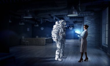 Uzay elbisesi tasarımı bilim adamları. Karışık teknik