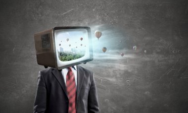 Tv adamla baş yerine. Karışık teknik