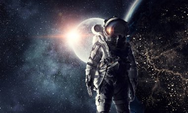Astronot uzayda. Karışık teknik