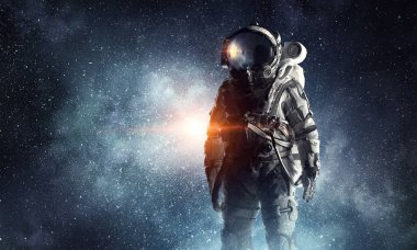 Astronot uzayda. Karışık teknik