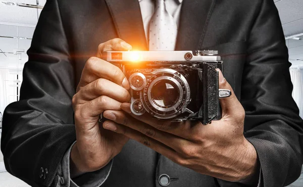 Man with camera in hands — Stock Photo, Image