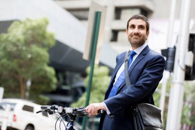 Bisikletli genç işadamları