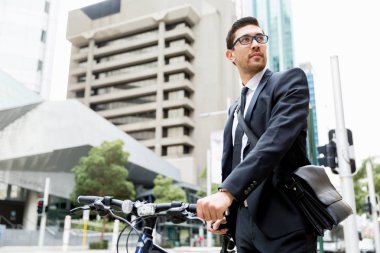 Bisikletli genç işadamları