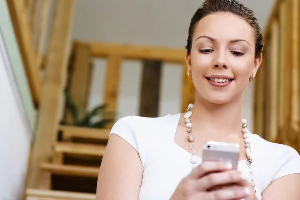 Jonge vrouw in functie — Stockfoto