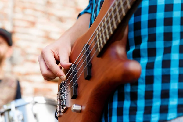 Tocar música en la calle —  Fotos de Stock