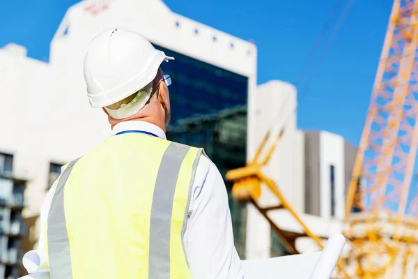 Ingénieur constructeur sur le chantier de construction — Photo