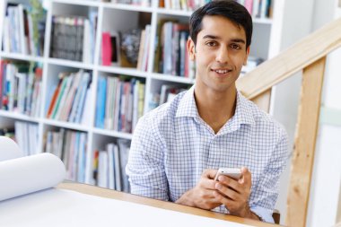 Genç adam mimar ofis